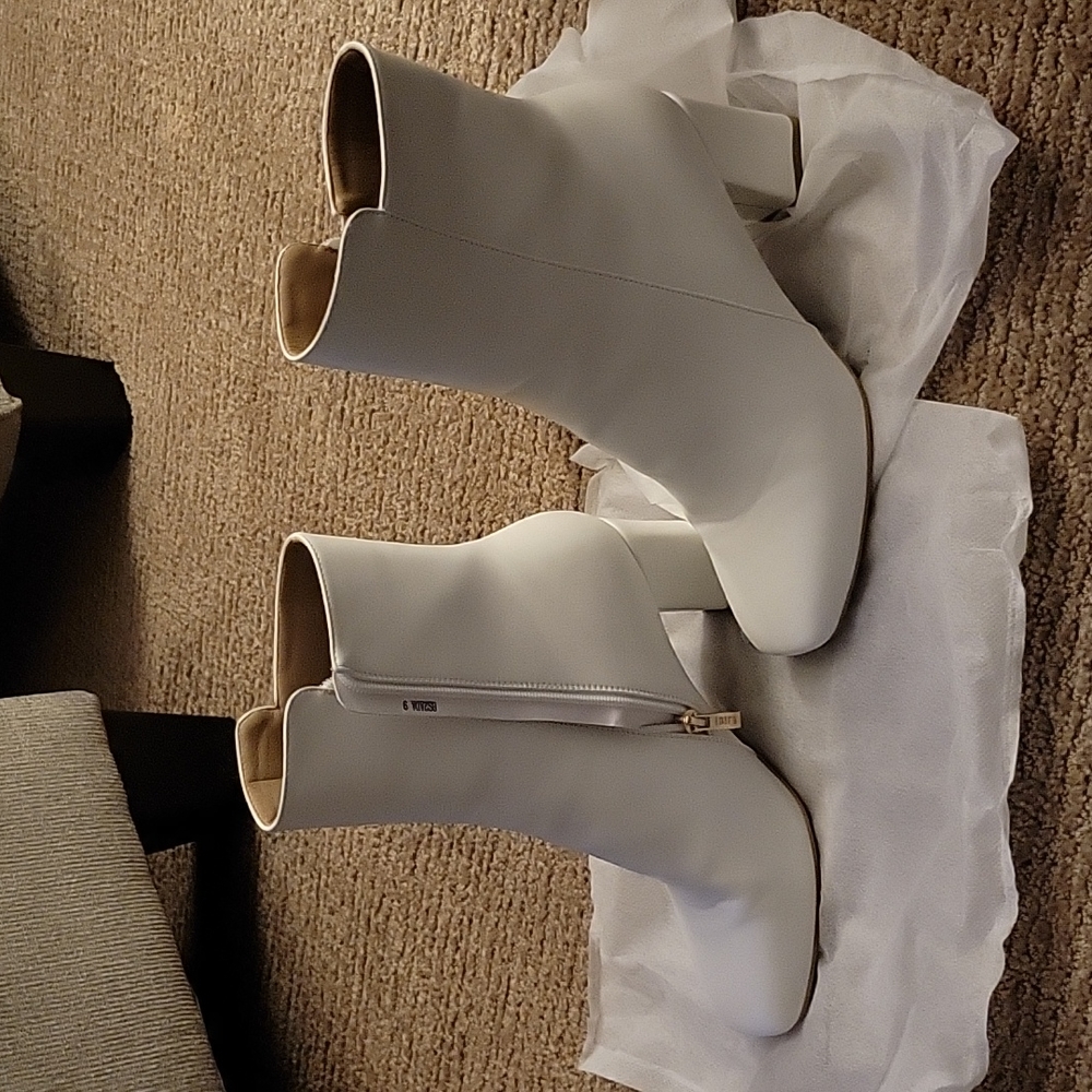 Nwt square toed white short boots
